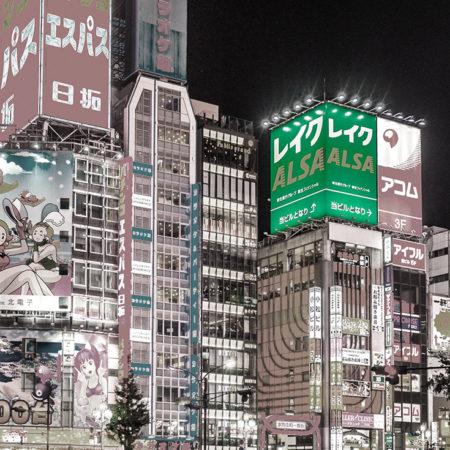 Carteles luminosos en Tokio