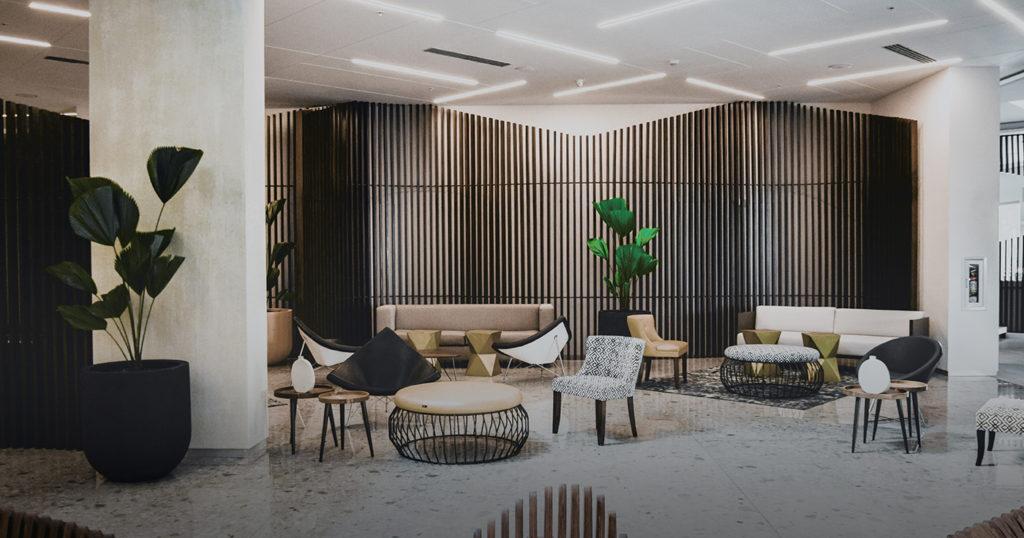 Interior de un gran hotel