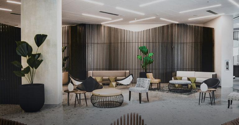 Interior de un gran hotel