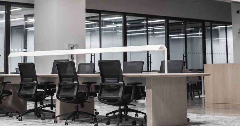 Oficinas y retail encabezaron la inversión inmobiliaria en España en 2022