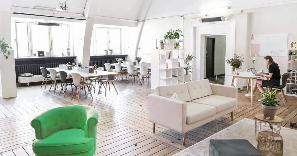 La inversión inmobiliaria en living es una de las tendencias destacadas para 2024.