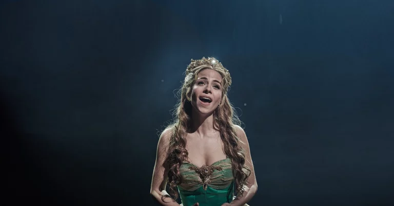 Urbanitae y Letsgo abren de nuevo el telón de ‘El Fantasma de la Ópera’. Urbanitae and Letsgo raise the curtain again for 'The Phantom of the Opera'. Urbanitae et Letsgo lèvent à nouveau le rideau pour 'Le Fantôme de l'Opéra'. Urbanitae und Letsgo öffnen erneut den Vorhang für 'Das Phantom der Oper'. Urbanitae e Letsgo alzano di nuovo il sipario su 'Il Fantasma dell'Opera'. Urbanitae e Letsgo levantam novamente o pano para 'O Fantasma da Ópera'.