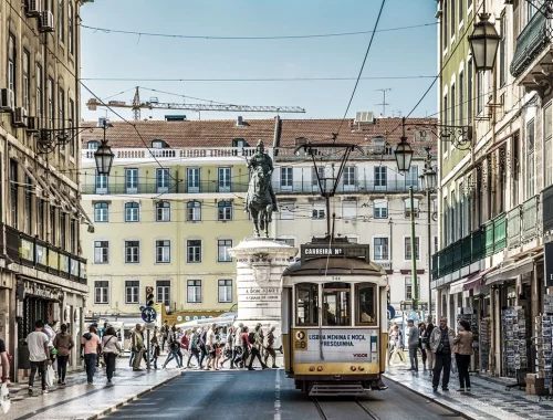 Tendencias del precio de la vivienda en Portugal en 2024. Trends in housing prices in Portugal in 2024. Tendances des prix de l'immobilier au Portugal en 2024. Tendenze dei prezzi delle case in Portogallo nel 2024. Tendências do preço da habitação em Portugal em 2024. Trends der Immobilienpreise in Portugal im Jahr 2024.