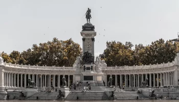 Madrid es la segunda capital europea más atractiva para la inversión inmobiliaria. Madrid is the second most attractive European capital for real estate investment. Madrid est la deuxième capitale européenne la plus attractive pour l’investissement immobilier. Madrid ist die zweitattraktivste europäische Hauptstadt für Immobilieninvestitionen. Madrid è la seconda capitale europea più attraente per gli investimenti immobiliari. Madrid é a segunda capital europeia mais atrativa para o investimento imobiliário.