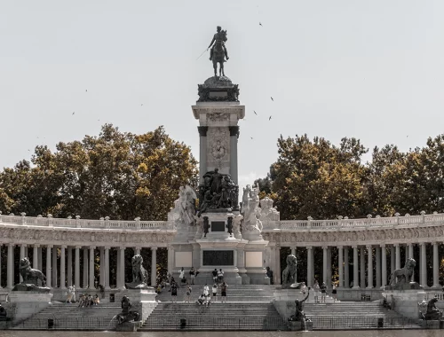 Madrid es la segunda capital europea más atractiva para la inversión inmobiliaria. Madrid is the second most attractive European capital for real estate investment. Madrid est la deuxième capitale européenne la plus attractive pour l’investissement immobilier. Madrid ist die zweitattraktivste europäische Hauptstadt für Immobilieninvestitionen. Madrid è la seconda capitale europea più attraente per gli investimenti immobiliari. Madrid é a segunda capital europeia mais atrativa para o investimento imobiliário.