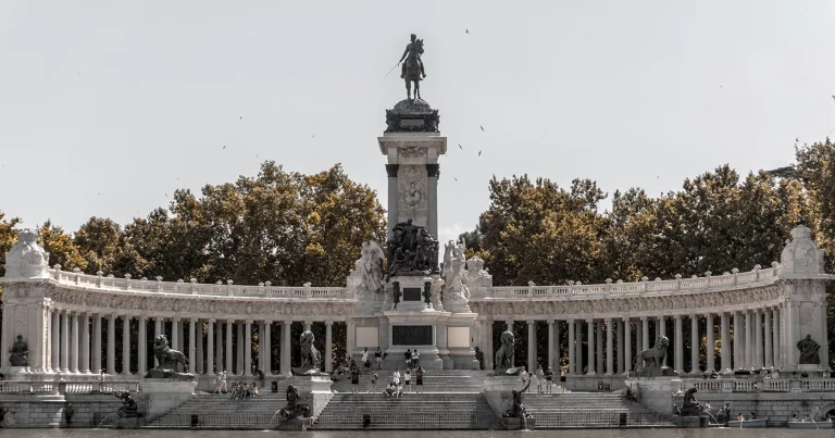 Madrid es la segunda capital europea más atractiva para la inversión inmobiliaria. Madrid is the second most attractive European capital for real estate investment. Madrid est la deuxième capitale européenne la plus attractive pour l’investissement immobilier. Madrid ist die zweitattraktivste europäische Hauptstadt für Immobilieninvestitionen. Madrid è la seconda capitale europea più attraente per gli investimenti immobiliari. Madrid é a segunda capital europeia mais atrativa para o investimento imobiliário.