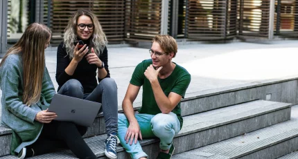 El auge de las residencias de estudiantes: demanda, rentabilidad y futuro. The rise of student housing: demand, profitability, and future. L'essor des résidences étudiantes : demande, rentabilité et avenir. Il boom delle residenze per studenti: domanda, redditività e futuro. O auge das residências de estudantes: procura, rentabilidade e futuro. Der Aufstieg der Studentenwohnheime: Nachfrage, Rentabilität und Zukunft. 