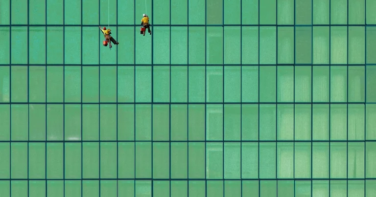 El futuro de las oficinas en Europa: ¿está en peligro? The future of offices in Europe: is it at risk? L'avenir des bureaux en Europe : est-il en danger ? Il futuro degli uffici in Europa: è a rischio? O futuro dos escritórios na Europa: está em risco? Die Zukunft der Büros in Europa: Ist sie in Gefahr?