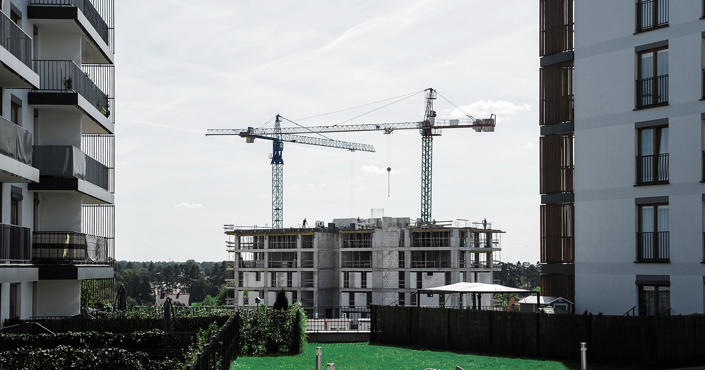 La transformación urbanística del suelo, nuevo foco de la CNMC para impulsar el acceso a la vivienda. Urban land transformation: the CNMC’s new focus to boost housing access. La transformation urbanistique du sol, nouveau focus de la CNMC pour favoriser l'accès au logement. La trasformazione urbanistica del suolo, nuovo obiettivo della CNMC per favorire l’accesso alla casa. A transformação urbanística do solo, novo foco da CNMC para impulsionar o acesso à habitação. Die städtebauliche Umgestaltung des Bodens: Neuer Fokus der CNMC zur Förderung des Zugangs zum Wohnraum.