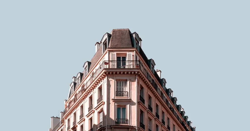 El déficit habitacional: ¿cómo afrontarán las grandes ciudades el futuro déficit de 2,7 millones de viviendas? The housing deficit: how will major cities face the future shortfall of 2.7 million homes? Le déficit de logement : comment les grandes villes feront-elles face à un déficit futur de 2,7 millions de logements ? Il deficit abitativo: come affronteranno le grandi città il futuro deficit di 2,7 milioni di abitazioni? O déficit habitacional: como as grandes cidades enfrentarão o futuro déficit de 2,7 milhões de habitações? Das Wohnungsdefizit: Wie werden die Großstädte das zukünftige Defizit von 2,7 Millionen Wohnungen bewältigen?