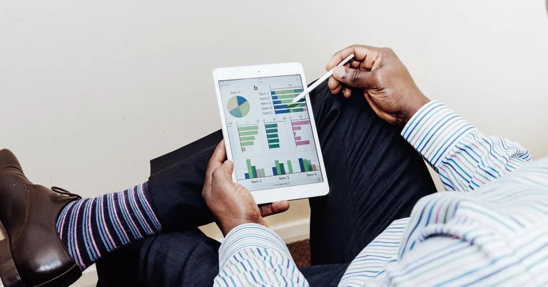 Cómo prevenir el phishing en plataformas financieras. How to prevent phishing on financial platforms. Comment prévenir le phishing sur les plateformes financières. Come prevenire il phishing sulle piattaforme finanziarie. ​Como prevenir o phishing em plataformas financeiras​. So verhinderst du Phishing auf Finanzplattformen.