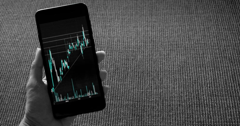 Por qué la inversión inmobiliaria resiste la volatilidad del mercado. Why Real Estate Investment Withstands Market Volatility. Pourquoi l’investissement immobilier résiste à la volatilité des marchés. Perché l’investimento immobiliare resiste alla volatilità dei mercati. Porque é que o investimento imobiliário resiste à volatilidade do mercado. Warum Immobilieninvestitionen der Marktvolatilität standhalten.