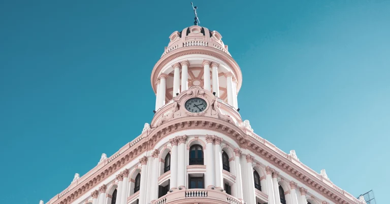 Los edificios en España duplican sus cambios de uso en 2024. Buildings in Spain Double Their Change of Use in 2024. Les bâtiments en Espagne doublent leur changement d’usage en 2024. Gli edifici in Spagna raddoppiano i cambi di destinazione d’uso nel 2024. Os edifícios em Espanha duplicam as mudanças de uso em 2024. Gebäude in Spanien verdoppeln ihre Nutzungsänderungen im Jahr 2024.