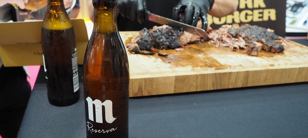 Crossover de New York Burger y Mahou en el stand de Urbanitae en SIMA 2025