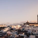 Andalucía, nuevo foco de inversión inmobiliaria en España. Andalusia, a new hotspot for real estate investment in Spain. L’Andalousie, nouveau pôle d’investissement immobilier en Espagne. Andalusia, nuovo polo di investimento immobiliare in Spagna. Andaluzia, novo foco de investimento imobiliário em Espanha. Andalusien, neuer Hotspot für Immobilieninvestitionen in Spanien.