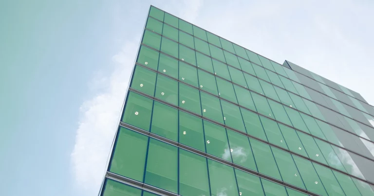 Parques tecnológicos: un nuevo foco para la inversión inmobiliaria. Technology parks: a new hotspot for real estate investment. Parcs technologiques : un nouveau pôle pour l’investissement immobilier. Parchi tecnologici: un nuovo punto di riferimento per gli investimenti immobiliari. Parques tecnológicos: um novo foco para o investimento imobiliário. Technologieparks: ein neuer Schwerpunkt für Immobilieninvestitionen.