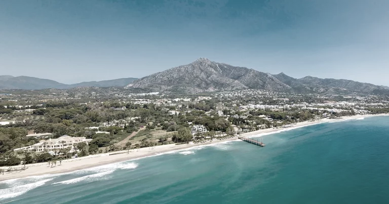 Las mejores playas de España para invertir en vivienda. The best beaches in Spain to invest in property. Les plus belles plages d’Espagne pour investir dans l’immobilier résidentiel. Le migliori spiagge della Spagna dove investire in immobili residenziali. As melhores praias de Espanha para investir em habitação. Die besten Strände Spaniens für eine Immobilieninvestition.