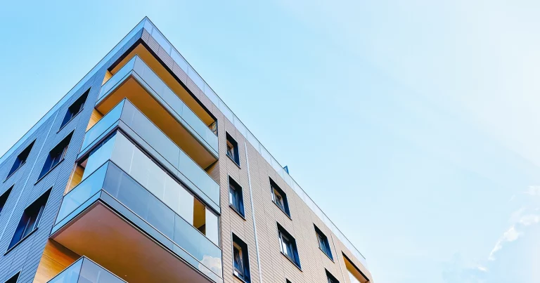 La inversión inmobiliaria acelera en el primer semestre. Real estate investment accelerates in the first half of the year. L’investissement immobilier s’accélère au premier semestre. Die Immobilieninvestitionen ziehen im ersten Halbjahr an. Gli investimenti immobiliari accelerano nel primo semestre. O investimento imobiliário acelera no primeiro semestre.