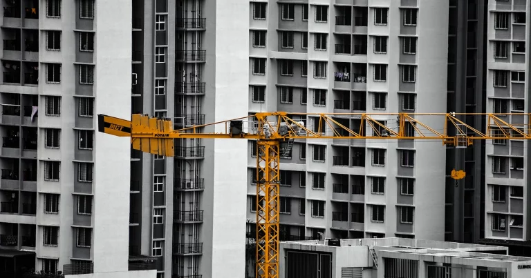 Las constructoras españolas marcan récord de facturación internacional. Spanish construction companies set a record in international revenue. Les entreprises de construction espagnoles enregistrent un record de chiffre d’affaires international. Le imprese di costruzioni spagnole segnano un record di fatturato internazionale. As construtoras espanholas atingem um recorde de faturação internacional. Spanische Bauunternehmen verzeichnen einen Rekord beim internationalen Umsatz.