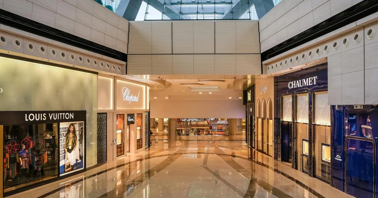 El retail consolida su recuperación en España. Retail consolidates its recovery in Spain. Le retail consolide sa reprise en Espagne. Il retail consolida la sua ripresa in Spagna. O retail consolida a sua recuperação em Espanha. Der Einzelhandel festigt seine Erholung in Spanien.