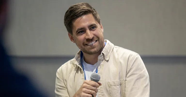 Zenova: la plataforma que digitaliza la gestión energética en real estate. Zenova: the platform that digitalizes energy management in real estate. Zenova : la plateforme qui digitalise la gestion énergétique dans l’immobilier. Zenova: la piattaforma che digitalizza la gestione energetica nel real estate. Zenova: a plataforma que digitaliza a gestão energética no real estate. Zenova: Die Plattform, die das Energiemanagement im Immobiliensektor digitalisiert.