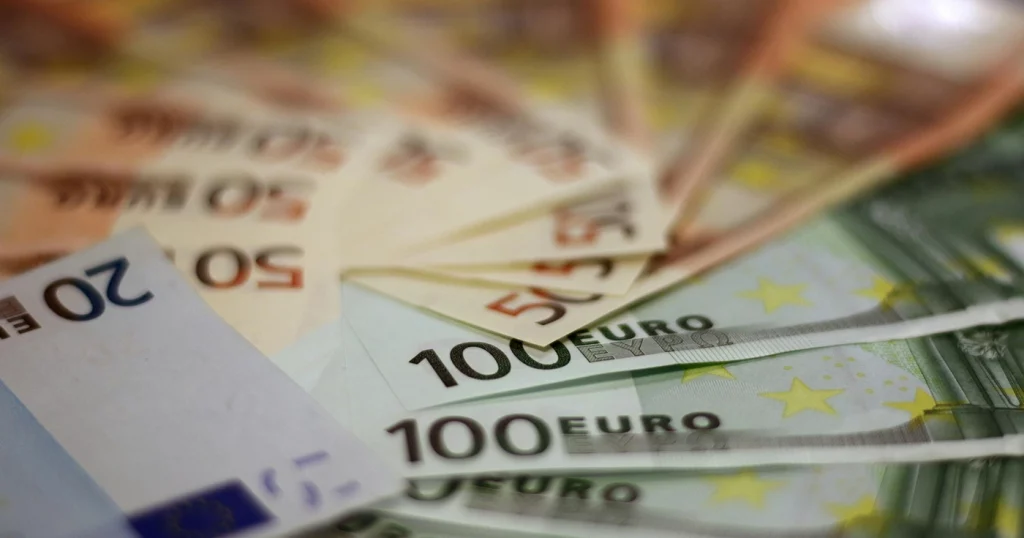 Inversiones a corto plazo: cómo lograr rentabilidad con estrategia. Short-term investments: how to achieve returns with strategy. Investissements à court terme : comment obtenir de la rentabilité avec stratégie. Investimenti a breve termine: come ottenere rendimenti con strategia. Investimentos de curto prazo: como alcançar rentabilidade com estratégia. Kurzfristige Investitionen: wie man mit Strategie Rendite erzielt.
