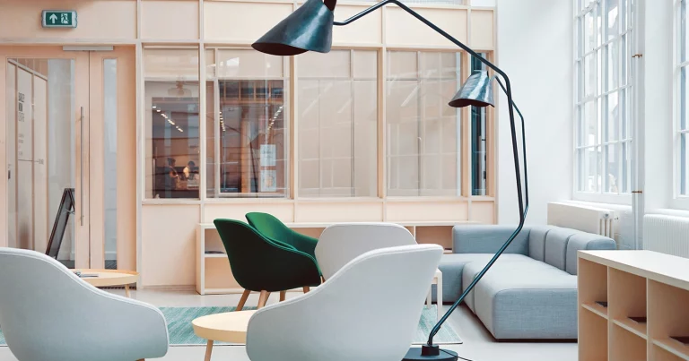 Inversión en oficinas: el impacto del modelo híbrido y flexible Investment in Offices: The Impact of the Hybrid and Flexible Model Investissement dans les bureaux : l'impact du modèle hybride et flexible Investitionen in Büros: Die Auswirkungen des hybriden und flexiblen Modells Investimenti in uffici: l’impatto del modello ibrido e flessibile Investimento em escritórios: o impacto do modelo híbrido e flexível