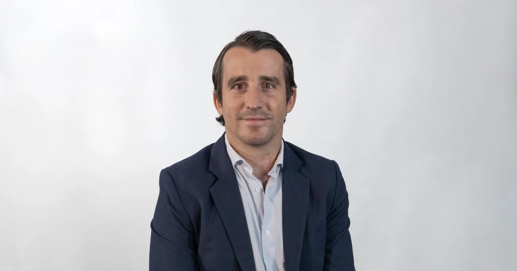 Incorporamos a Gonzalo Navarro para reforzar la inversión en activos terciarios. We Welcome Gonzalo Navarro to Strengthen Investment in Tertiary Assets. Nous accueillons Gonzalo Navarro pour renforcer l’investissement dans les actifs tertiaires. Accogliamo Gonzalo Navarro per rafforzare l’investimento in asset terziari. Recebemos Gonzalo Navarro para reforçar o investimento em ativos terciários. Wir begrüßen Gonzalo Navarro zur Stärkung der Investitionen in tertiäre Assets.