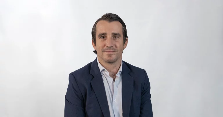 Incorporamos a Gonzalo Navarro para reforzar la inversión en activos terciarios. We Welcome Gonzalo Navarro to Strengthen Investment in Tertiary Assets. Nous accueillons Gonzalo Navarro pour renforcer l’investissement dans les actifs tertiaires. Accogliamo Gonzalo Navarro per rafforzare l’investimento in asset terziari. Recebemos Gonzalo Navarro para reforçar o investimento em ativos terciários. Wir begrüßen Gonzalo Navarro zur Stärkung der Investitionen in tertiäre Assets.