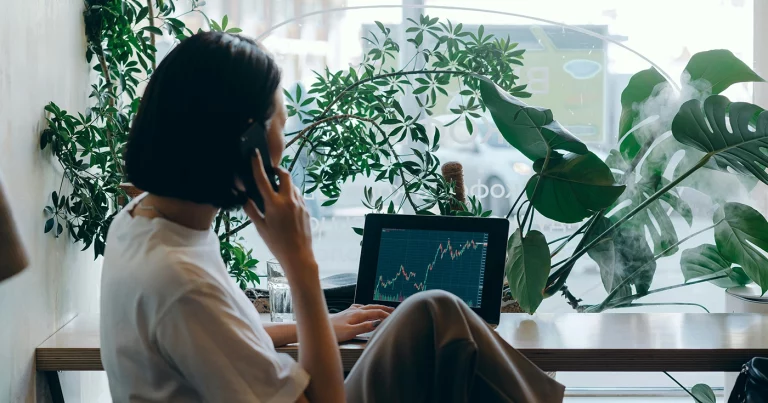 ¿Inversión inmobiliaria, bolsa o criptomonedas? Rentabilidades en la última década. Real estate, stocks or cryptocurrencies? Returns over the past decade. Immobilier, bourse ou cryptomonnaies ? Rendements de la dernière décennie. Investimenti immobiliari, borsa o criptovalute? Rendimenti dell’ultimo decennio. Investimento imobiliário, bolsa ou criptomoedas? Rentabilidades na última década. Immobilien, Börse oder Kryptowährungen? Renditen im letzten Jahrzehnt.