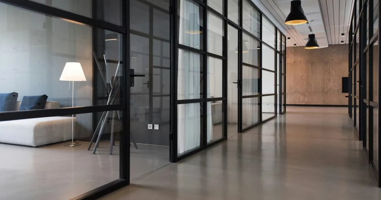 La inversión en oficinas se dispara Office Investment Soars Büroinvestitionen steigen stark L’investissement dans les bureaux explose Gli investimenti in uffici schizzano O investimento em escritórios dispara