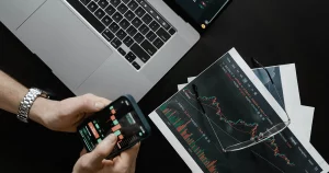 Tipos de interés: ¿hemos tocado techo y cómo afecta a la inversión? Interest Rates Have Become a Key Driver of Investment Decisions in Recent Years. Les taux d’intérêt sont devenus un moteur clé des décisions d’investissement ces dernières années. Tassi di interesse Abbiamo toccato il picco e come influisce sugli investimenti. Zinsen sind in den letzten Jahren zu einem der wichtigsten Treiber von Anlageentscheidungen geworden. Taxas de juro Já atingimos o pico e como isso afeta os investimentos.