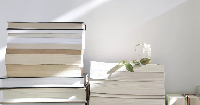 Interessado em Crowdfunding Imobiliário? 4 Livros que Deve Ler. Interested in Real Estate Crowdfunding? 4 Books You Should Read. Intéressé par le Crowdfunding Immobilier ? 4 Livres à Lire. Interessiert an Immobilien-Crowdfunding? 4 Bücher, die Sie lesen sollten. ¿Interesado en el crowdfunding inmobiliario? 4 libros que te pueden interesar. Interested in Real Estate Crowdfunding? 4 Books You Should Read