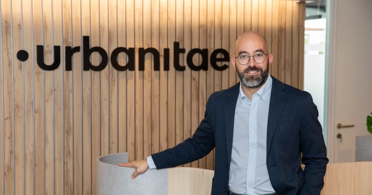 Ampliamos nuestro modelo de coinversión inmobiliaria con una gestora de fondos. We’re expanding our real estate co-investment model with a fund management company. Nous élargissons notre modèle de co-investissement immobilier avec une société de gestion de fonds. Wir erweitern unser Immobilien-Co-Investment-Modell um eine Fondsgesellschaft. Ampliamo il nostro modello di co-investimento immobiliare con una società di gestione di fondi. Ampliamos o nosso modelo de coinvestimento imobiliário com uma sociedade gestora de fundos.