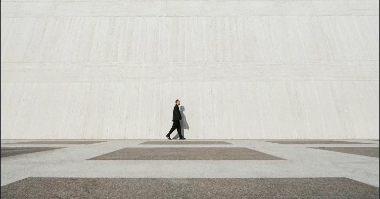 Año nuevo, nuevos objetivos: aprende a invertir y rentabiliza tu dinero. A new year, new goals: learn to invest and make your money work for you. Une nouvelle année, de nouveaux objectifs : apprenez à investir et faites fructifier votre argent. Ein neues Jahr, neue Ziele: Investieren lernen und dein Geld für dich arbeiten lassen.Un nuovo anno, nuovi obiettivi: impara a investire e fai fruttare i tuoi risparmi. Um novo ano, novos objetivos: aprenda a investir e rentabilize o seu dinheiro.