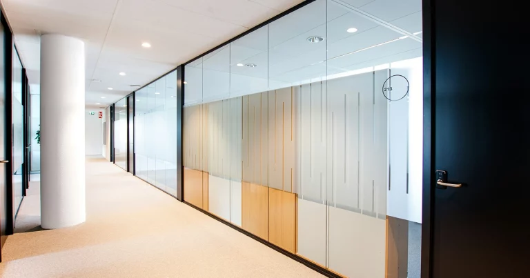 Convertir oficinas y locales en vivienda: ¿una oportunidad para inversores? Converting offices and commercial premises into housing: an opportunity for investors? Transformer des bureaux et des locaux commerciaux en logements : une opportunité pour les investisseurs ? Convertire uffici e locali commerciali in abitazioni: un’opportunità per gli investitori? Converter escritórios e espaços comerciais em habitação: uma oportunidade para investidores? Büros und Gewerbeflächen in Wohnraum umwandeln: eine Chance für Investoren?