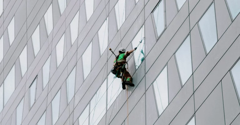 Cómo gestiona Urbanitae el riesgo en sus proyectos inmobiliarios. How Urbanitae Manages Risk in Its Real Estate Projects. Comment Urbanitae gère le risque dans ses projets immobiliers. Wie Urbanitae das Risiko in Immobilienprojekten managt. Come Urbanitae gestisce il rischio nei progetti immobiliari. Como a Urbanitae gerencia o risco em projetos imobiliários.