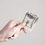 Crowdfunding inmobiliario y liquidez: cómo invertir sin quedarte sin colchón. Real estate crowdfunding and liquidity: how to invest without losing your financial cushion. Crowdfunding immobilier et liquidité : comment investir sans perdre votre matelas financier. Crowdfunding immobiliare e liquidità: come investire senza restare senza riserve. Crowdfunding imobiliário e liquidez: como investir sem ficar sem colchão financeiro. Immobilien-Crowdfunding und Liquidität: investieren, ohne Ihr finanzielles Polster zu verlieren.