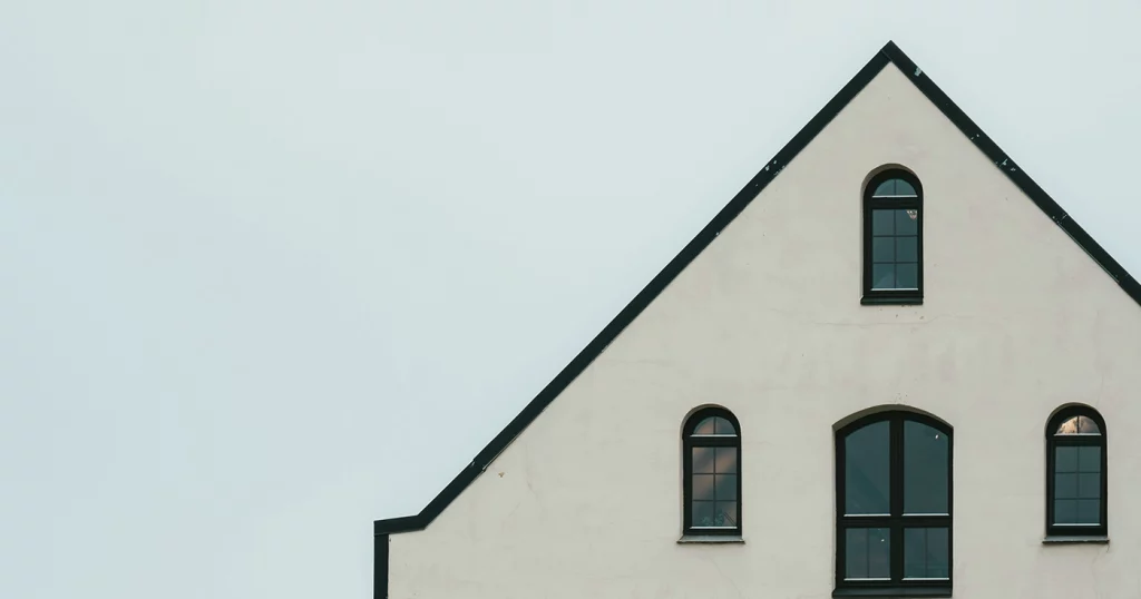 Cuánto patrimonio invertir en inmobiliario según tu edad y perfil. How much of your wealth should you invest in real estate based on your age and profile. Quelle part de votre patrimoine investir dans l’immobilier selon votre âge et votre profil. Quanto patrimonio investire nell’immobiliare in base all’età e al profilo. Quanto património investir em imobiliário consoante a idade e o perfil. Wie viel Vermögen je nach Alter und Profil in Immobilien investiert werden sollte.