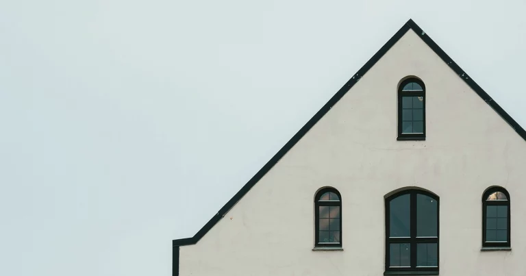 Cuánto patrimonio invertir en inmobiliario según tu edad y perfil. How much of your wealth should you invest in real estate based on your age and profile. Quelle part de votre patrimoine investir dans l’immobilier selon votre âge et votre profil. Quanto patrimonio investire nell’immobiliare in base all’età e al profilo. Quanto património investir em imobiliário consoante a idade e o perfil. Wie viel Vermögen je nach Alter und Profil in Immobilien investiert werden sollte.