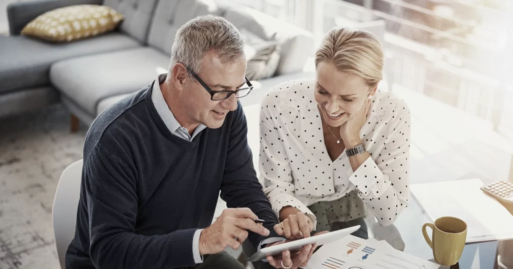 Interés compuesto en crowdfunding inmobiliario: cómo reinvertir. Compound interest in real estate crowdfunding: how to reinvest. Intérêt composé en crowdfunding immobilier : comment réinvestir. Interesse composto nel crowdfunding immobiliare: come reinvestire. Juros compostos no crowdfunding imobiliário: como reinvestir. Zinseszins im Immobilien-Crowdfunding: so reinvestieren Sie.