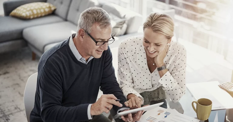 Interés compuesto en crowdfunding inmobiliario: cómo reinvertir. Compound interest in real estate crowdfunding: how to reinvest. Intérêt composé en crowdfunding immobilier : comment réinvestir. Interesse composto nel crowdfunding immobiliare: come reinvestire. Juros compostos no crowdfunding imobiliário: como reinvestir. Zinseszins im Immobilien-Crowdfunding: so reinvestieren Sie.