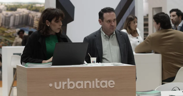Balance Urbanitae SIMA: más presencia y premio a Academy. Urbanitae SIMA recap: stronger presence and award for Academy. Bilan Urbanitae SIMA : plus de présence et un prix pour Academy. Bilancio Urbanitae SIMA: più presenza e premio per Academy. Balanço Urbanitae SIMA: mais presença e prémio para Academy. Urbanitae SIMA Rückblick: mehr Präsenz und Preis für Academy.