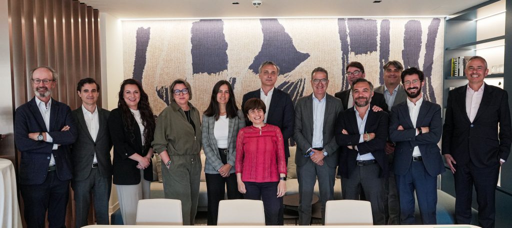 Juan Mínguez participó en un desayuno editorial sobre nuevas fórmulas residenciales organizado por Observatorio Inmobiliario el 7 de mayo de 2026.