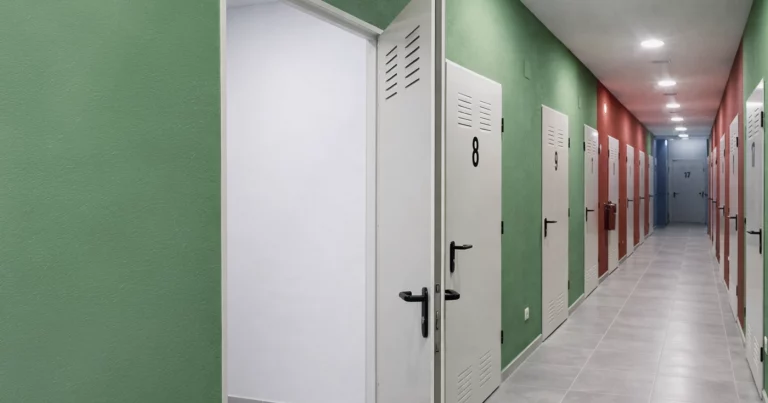 Deuda para trasteros en Madrid al 11% anual. Debt for storage units in Madrid at 11% annual return. Dette pour box de stockage à Madrid à 11 % annuel. Debito per cantine a Madrid all’11% annuo. Dívida para arrecadações em Madrid a 11% ao ano. Immobilienkredit für Lagerboxen in Madrid mit 11 % jährlich.
