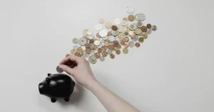 Qué hacer con la devolución de la renta: ahorrar o invertir. What to do with a tax refund: save or invest. Que faire avec un remboursement d’impôt : épargner ou investir. Cosa fare con il rimborso fiscale: risparmiare o investire. O que fazer com o reembolso do IRS: poupar ou investir. Was tun mit einer Steuererstattung: sparen oder investieren.