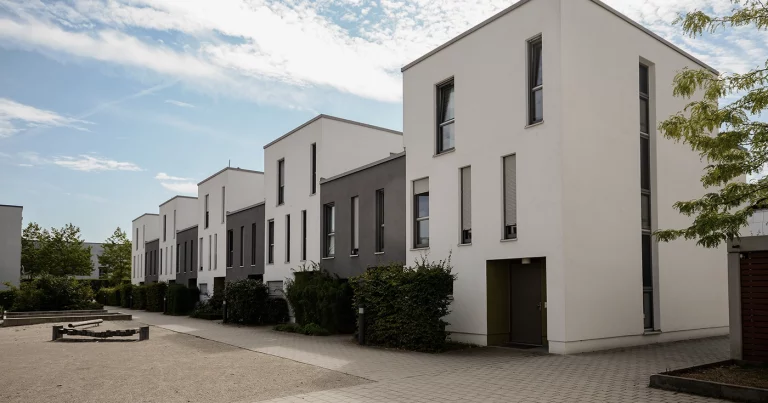 Residencial prime en España: menos volumen y más calidad. Prime residential in Spain: less volume, more quality. Résidentiel prime en Espagne : moins de volume, plus de qualité. Residenziale prime in Spagna: meno volume, più qualità. Residencial prime em Espanha: menos volume, mais qualidade. Prime-Wohnimmobilien in Spanien: weniger Volumen, mehr Qualität.