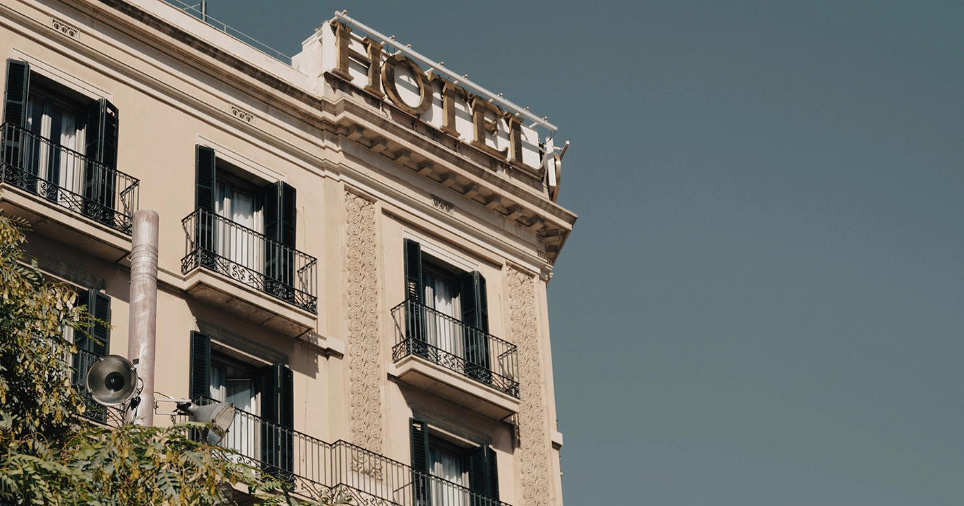 Inversión hotelera en Iberia: por qué atrae capital. Hotel investment in Iberia: why it attracts capital. Investissement hôtelier en Ibérie : pourquoi il attire le capital. Investimento alberghiero in Iberia: perché attira capitali. Investimento hoteleiro na Ibéria: porque atrai capital. Hotelinvestitionen in Iberien: warum sie Kapital anziehen