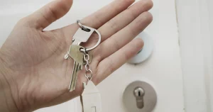 Cómo invertir en inmobiliario con prudencia. How to invest in real estate prudently. Comment investir dans l’immobilier avec prudence. Come investire nell’immobiliare con prudenza. Como investir em imobiliário com prudência. Vorsichtig in Immobilien investieren: so starten Sie.