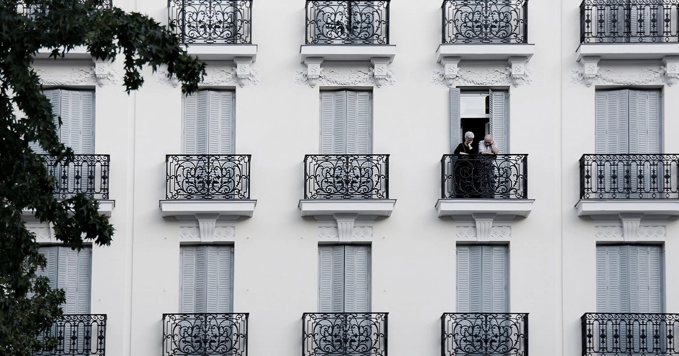 Crisis global de vivienda: causas y retos locales. Global housing crisis: causes and local challenges. Crise mondiale du logement : causes et défis locaux. Crisi abitativa globale: cause e sfide locali. Crise global da habitação: causas e desafios locais. Globale Wohnungskrise: Ursachen und lokale Aufgaben.